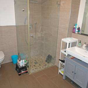 Bad mit bodengleicher Dusche