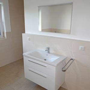 großes Bad-Waschtisch