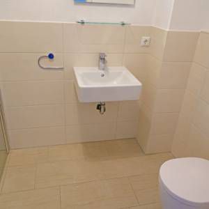 kleines Bad vom Flur